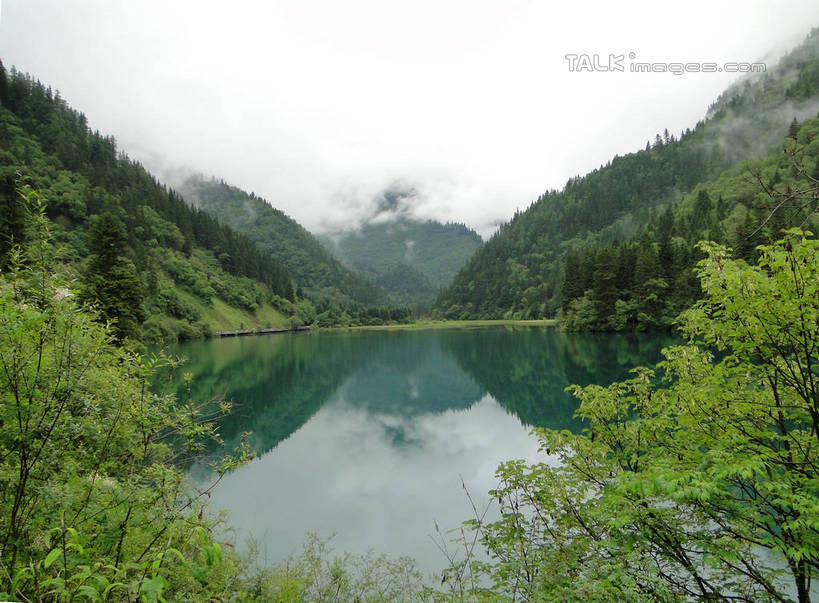 无人,横图,室外,白天,正面,旅游,度假,河流,美景,山,山脉,树林,水,植物,九寨沟,中国,亚洲,河水,景观,山峰,水流,山峦,娱乐,树,树木,绿色,倒影,天空,自然,群山,天,享受,休闲,景色,放松,四川省,生长,成长,波光粼粼,倒映,自然风光,东亚,四川,阿坝,中华人民共和国,西南地区,阿坝藏族羌族自治州,阿坝州,川,九寨沟县,反照,彩图,九寨沟风景区,四川九寨沟风景名胜区,hascy1