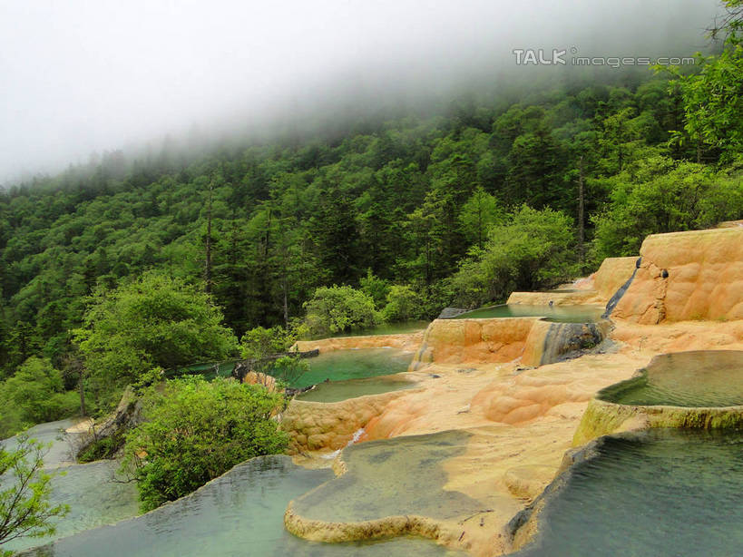 无人,横图,俯视,室外,白天,旅游,度假,石头,美景,森林,山,山脉,树林,植物,九寨沟,中国,亚洲,清澈,景观,山峰,山峦,娱乐,树,树木,绿色,倒影,自然,群山,享受,休闲,景色,放松,四川省,生长,成长,波光粼粼,倒映,自然风光,东亚,四川,阿坝,中华人民共和国,西南地区,阿坝藏族羌族自治州,阿坝州,川,九寨沟县,五彩池,反照,岩石,彩图,高角度拍摄,九寨沟风景区,四川九寨沟风景名胜区,hascy1