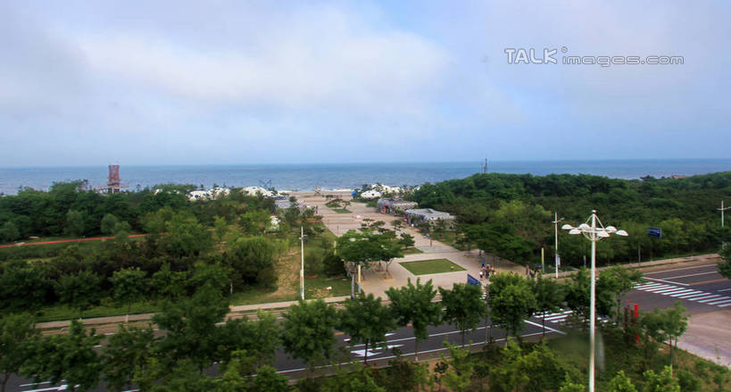 无人,横图,俯视,航拍,室外,白天,度假,河流,美景,树林,水,植物,城市风光,城市,道路,路,路灯,公路,照明,中国,亚洲,阴影,光线,影子,河水,景观,水流,云,云朵,灯光,交通,云彩,娱乐,山东,灯,树,树木,绿色,白云,天空,阳光,自然,天,享受,休闲,景色,放松,生长,成长,照亮,照明设备,鸟瞰,东亚,山东省,日照,中华人民共和国,华东地区,鲁,日照市,马路,彩图,高角度拍摄,rzwdb1