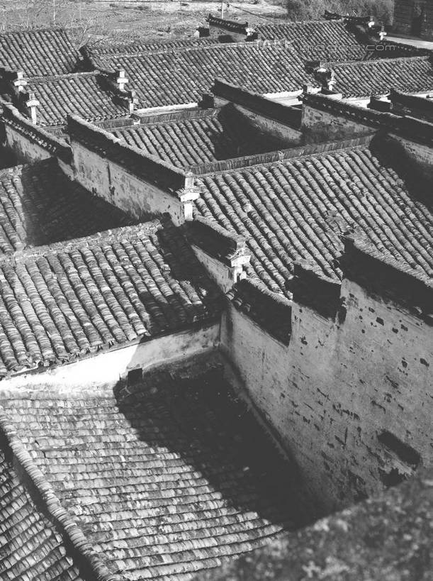 无人,家,横图,俯视,黑白,室外,白天,旅游,度假,黄山,名胜古迹,标志建筑,地标,建筑,宏村,中国,亚洲,阴影,遗迹,光线,瓦片,影子,房屋,墙,屋顶,屋子,顶棚,瓦,古迹,文物,娱乐,建设,古建筑,楼房,墙壁,墙面,住宅,阳光,享受,休闲,旅游胜地,放松,建造,古文明,东亚,屋瓦,安徽,安徽省,黄山市,黟县,中华人民共和国,华东地区,皖,高角度拍摄,房子,shcm1