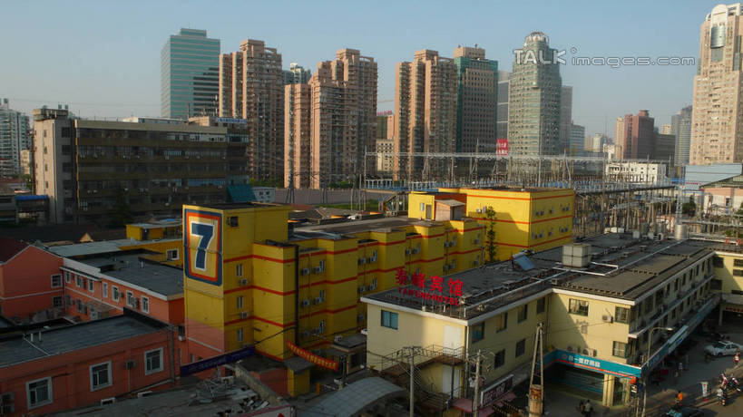 无人,家,高楼大厦,竖图,俯视,航拍,室外,白天,度假,美景,城市风光,城市,大厦,建筑,摩天大楼,上海,中国,亚洲,阴影,光线,影子,房屋,屋子,景观,公寓,娱乐,建设,洋房,楼房,住宅,蓝色,蓝天,天空,阳光,天,享受,休闲,景色,放松,徐家汇,晴朗,申,鸟瞰,东亚,徐汇区,上海市,万里无云,中华人民共和国,沪,华东地区,晴空,晴空万里,彩图,高角度拍摄,房子,大楼,高层建筑,高楼,摩天楼,shcm1