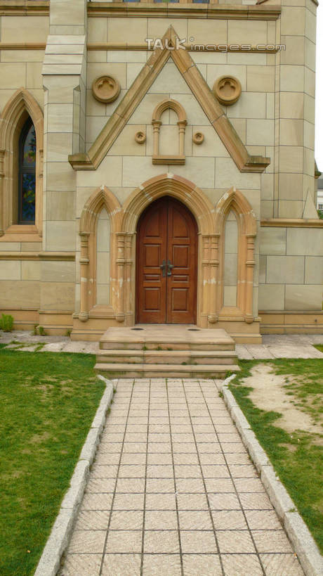 无人,竖图,室外,白天,正面,旅游,度假,草地,草坪,植物,窗户,门,标志建筑,地标,建筑,酒店,上海,中国,亚洲,墙,娱乐,建设,玻璃窗,墙壁,墙面,草,绿色,门框,享受,休闲,旅游胜地,放松,泰晤士小镇,申,东亚,上海立诗顿酒店,松江区,上海市,松江新城,中华人民共和国,沪,华东地区,彩图,旅店,shcm1