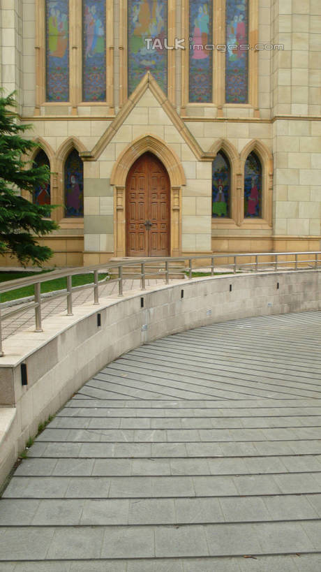 无人,栏杆,竖图,室外,白天,正面,旅游,度假,植物,窗户,标志建筑,地标,建筑,酒店,上海,中国,亚洲,墙,围栏,娱乐,建设,护栏,玻璃窗,墙壁,墙面,树,树木,绿色,自然,享受,休闲,旅游胜地,放松,泰晤士小镇,生长,成长,申,东亚,上海立诗顿酒店,松江区,上海市,松江新城,中华人民共和国,沪,华东地区,彩图,旅店,shcm1