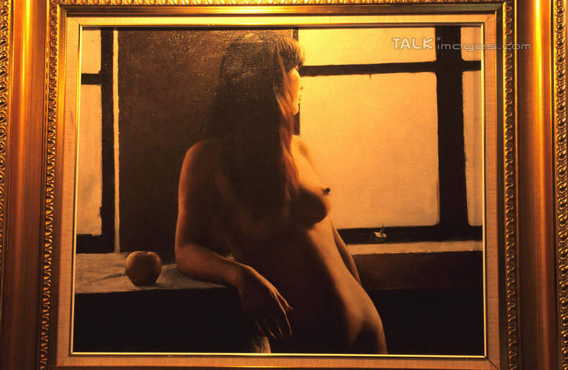 西方人,一个人,无人,站,横图,室内,特写,白天,正面,绘画,窗户,苹果,静物,水果,相框,油画,欧洲,欧洲人,仅一个年轻女性,仅一个女性,仅一个人,新鲜,艺术,生食,食品,果实,古典,扭头,文化,裸露,玻璃窗,食物,一只,工艺品,品味,站着,转头,搭,有机食品,绿色食品,美术,高雅,搭着,一幅,裸,美学,年轻女性,女人,女性,白种人,站立,半身,彩图,shcm1