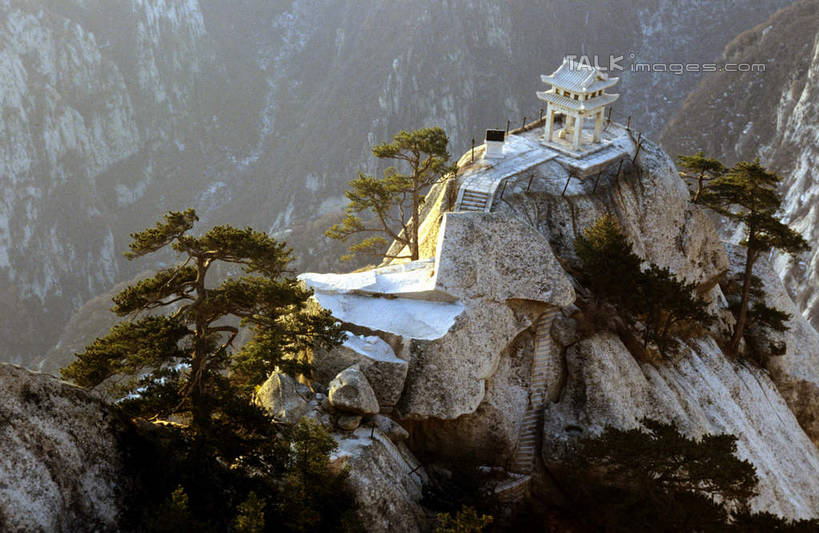 无人,家,横图,俯视,室外,白天,旅游,度假,华山,石头,美景,山,山脉,植物,中国,亚洲,阴影,光线,石子,影子,房屋,屋子,景观,山顶,山峰,山峦,娱乐,楼房,住宅,树,树木,绿色,阳光,自然,群山,享受,休闲,景色,放松,生长,成长,自然风光,东亚,陕西,陕西省,中华人民共和国,西北地区,陕,渭南,渭南市,颠峰,极峰,奇险天下第一山,西岳,西岳华山,石块,岩石,彩图,高角度拍摄,房子,五岳之一,shcm1