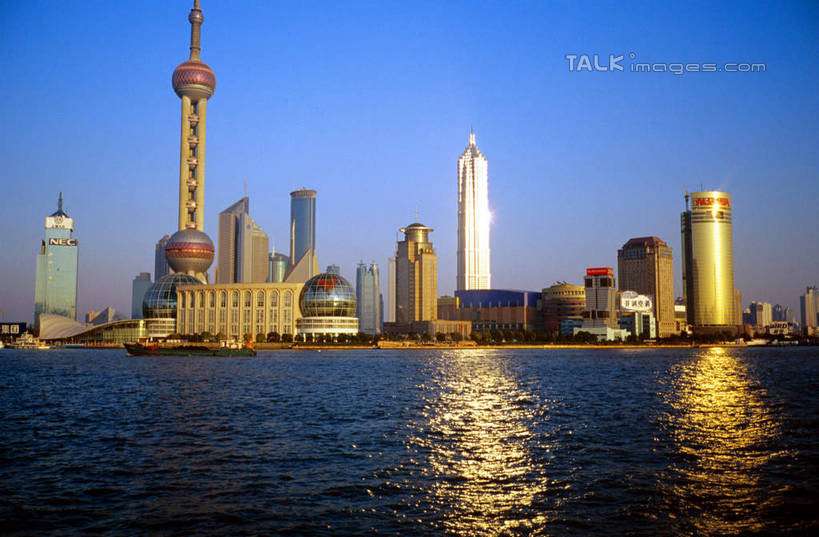 无人,高楼大厦,横图,全景,室外,白天,正面,度假,河流,美景,水,天际线,城市风光,标志建筑,城市,大厦,地标,建筑,摩天大楼,上海,中国,亚洲,波纹,河水,景观,水流,涟漪,娱乐,建设,东方明珠,黄浦江,金茂大厦,浦东,倒影,水纹,外滩,波浪,享受,休闲,景色,放松,环球金融中心,申,倒映,电视塔,柏悦酒店,国际贸易金融中心,合生国际大厦,花旗集团大厦,金融中心,陆家嘴,陆家嘴金融中心,浦东新区,上海环球金融中心,香格里拉酒店,震旦国际大楼,东亚,东方明珠电视塔,上海市,中华人民共和国,沪,华东地区,水晕,反照,彩图,大楼,高层建筑,高楼,摩天楼,黄埔滩,上海外滩,外黄埔滩,shcm1