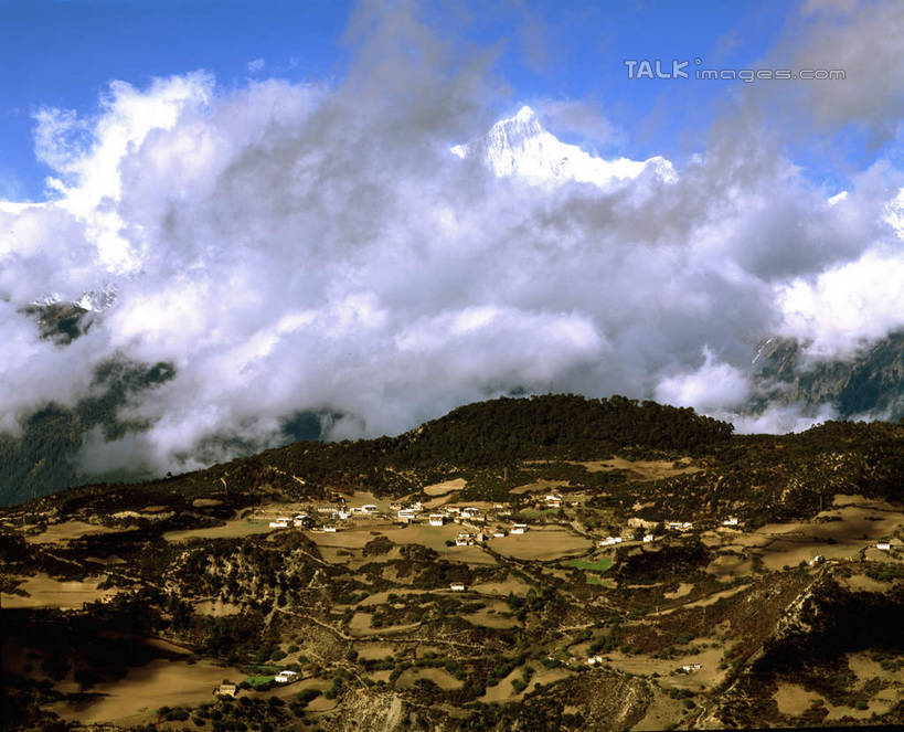 无人,横图,室外,白天,正面,旅游,度假,石头,美景,山,山脉,中国,亚洲,阴影,光线,石子,影子,景观,山峰,云,云朵,山峦,云彩,娱乐,迪庆,卡瓦格博峰,梅里雪山,云南,蓝色,白云,蓝天,天空,阳光,自然,群山,天,享受,休闲,景色,放松,晴朗,自然风光,东亚,迪庆藏族自治州,云南省,卡瓦博格,德钦县,中华人民共和国,西南地区,滇,迪庆州,石块,岩石,晴空,彩图,雪山太子,shcm1