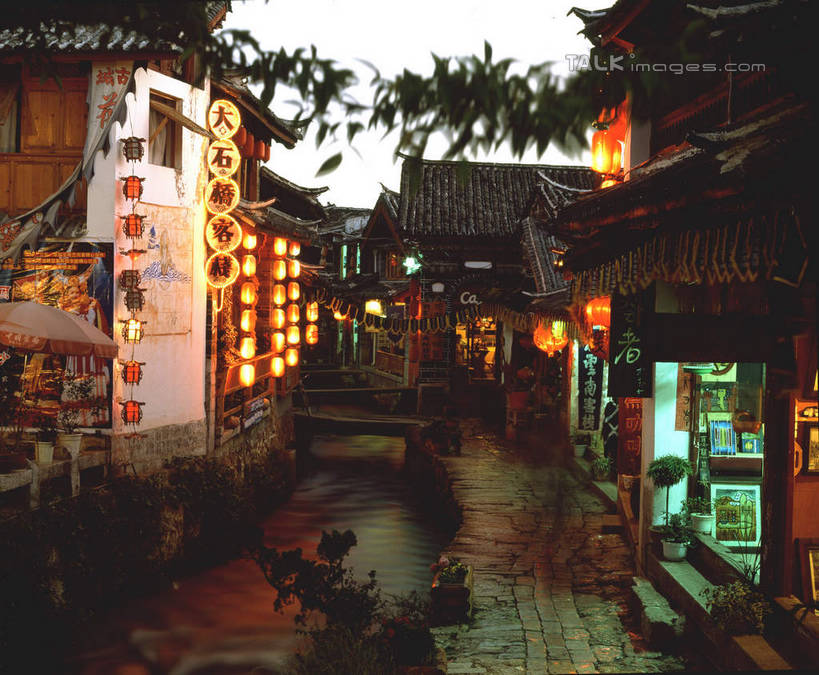 无人,家,横图,室外,夜晚,正面,旅游,度假,名胜古迹,植物,标志建筑,地标,建筑,照明,丽江,中国,亚洲,阴影,遗迹,光线,灯笼,影子,纸灯笼,房屋,屋子,灯光,古迹,文物,娱乐,建设,古建筑,楼房,云南,住宅,树,树木,绿色,天空,自然,灯具,天,享受,休闲,旅游胜地,放松,生长,成长,照亮,照明设备,古文明,东亚,云南省,丽江古城,中华人民共和国,西南地区,滇,丽江市,彩图,房子,大研古城,丽江古镇,shcm1