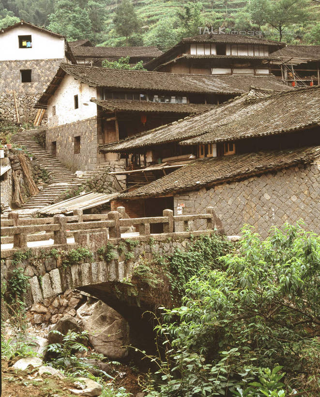 无人,家,竖图,室外,白天,正面,旅游,度假,石头,美景,植物,中国,亚洲,石子,房屋,屋子,景观,桥,娱乐,石桥,浙江,楼房,拱桥,住宅,栈桥,树,树木,浙江省,绿色,自然,享受,休闲,景色,放松,拱形,生长,成长,人行桥,石拱桥,自然风光,东亚,永嘉,黄南乡,林坑村,中华人民共和国,华东地区,浙,温州,温州市,石块,彩图,房子,永嘉县,shcm1