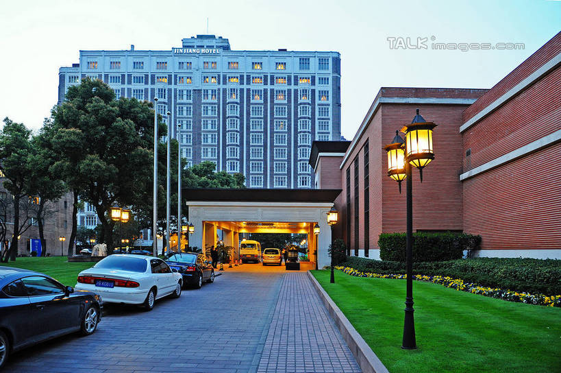 无人,餐厅,高楼大厦,横图,室外,白天,正面,度假,草地,草坪,美景,植物,城市风光,标志建筑,城市,大厦,道路,地标,建筑,路,路灯,摩天大楼,汽车,照明,上海,中国,亚洲,阴影,光线,影子,景观,小路,灯光,交通,娱乐,建设,车,灯,草,树,树木,绿色,天空,自然,交通工具,轿车,天,享受,休闲,景色,放松,生长,成长,照亮,申,照明设备,载具,卢湾区,东亚,锦江饭店,上海市,中华人民共和国,沪,华东地区,彩图,餐馆,大楼,饭店,饭馆,高层建筑,高楼,摩天楼,茂名南路,shgcy1