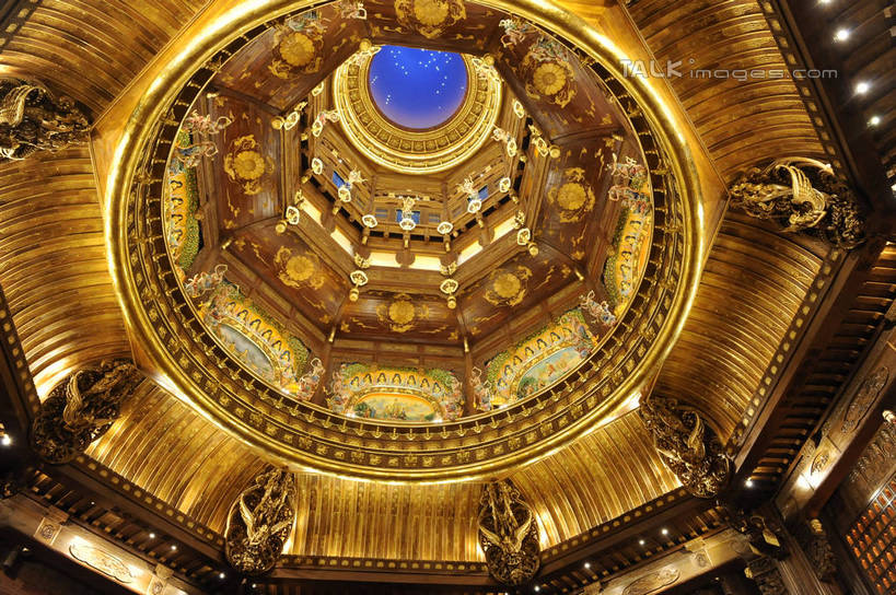 无人,横图,室内,白天,仰视,旅游,度假,绘画,标志建筑,地标,建筑,照明,雕塑,中国,亚洲,阴影,节日,艺术,装饰,光线,雕刻,雕像,浮雕,影子,灯光,文化,娱乐,建设,江苏,无锡,顶灯,灯,工艺品,灯具,祈祷,享受,休闲,健康,旅游胜地,放松,许愿,宗教,佛教,信仰,纪念,祈求,照亮,美术,照明设备,主题,陈列,东亚,江苏省,灵山胜境,中华人民共和国,华东地区,苏,功能,美学,无锡市,释教,平安,画画,彩图,低角度拍摄,滨湖区,灵山梵宫,shgcy1