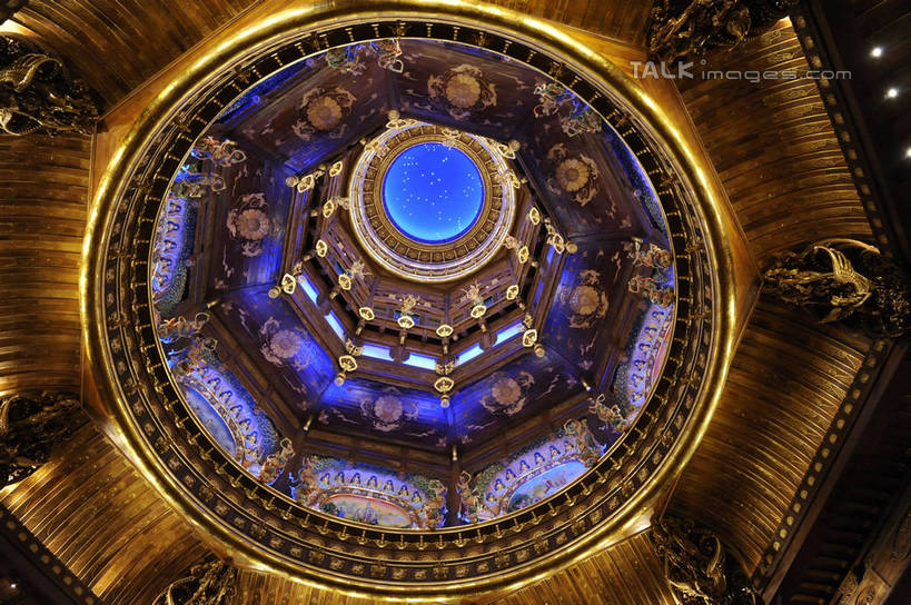 无人,横图,室内,白天,仰视,旅游,度假,绘画,标志建筑,地标,建筑,照明,雕塑,中国,亚洲,阴影,节日,艺术,装饰,光线,雕刻,雕像,浮雕,影子,灯光,文化,娱乐,建设,江苏,无锡,顶灯,灯,工艺品,灯具,祈祷,享受,休闲,健康,旅游胜地,放松,许愿,宗教,佛教,信仰,纪念,祈求,照亮,美术,照明设备,主题,陈列,东亚,江苏省,灵山胜境,中华人民共和国,华东地区,苏,功能,美学,无锡市,释教,平安,画画,彩图,低角度拍摄,滨湖区,灵山梵宫,shgcy1