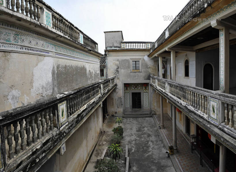 无人,家,栏杆,横图,俯视,室外,白天,旅游,度假,名胜古迹,植物,标志建筑,地标,建筑,中国,亚洲,遗迹,房屋,墙,屋子,围栏,古迹,文物,娱乐,建设,古建筑,护栏,楼房,墙壁,墙面,住宅,树,树木,绿色,自然,享受,休闲,旅游胜地,放松,生长,成长,古文明,东亚,广东,陈慈黉故居,广东省,隆都镇,前美村,汕头市,中华人民共和国,华南地区,粤,汕头,彩图,高角度拍摄,房子,澄海,澄海区,shgcy1