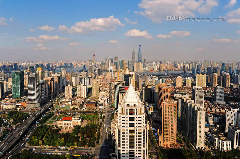 无人,家,高楼大厦,横图,全景,俯视,航拍,室外,白天,度假,美景,天际线,植物,城市风光,标志建筑,城市,大厦,道路,地标,建筑,路,摩天大楼,公路,上海,中国,亚洲,阴影,光线,影子,房屋,屋子,景观,云,云朵,公寓,交通,云彩,娱乐,建设,金茂大厦,浦东,洋房,楼房,住宅,树,树木,蓝色,绿色,白云,蓝天,天空,阳光,自然,天,享受,休闲,景色,放松,环球金融中心,生长,晴朗,成长,申,鸟瞰,柏悦酒店,花旗集团大厦,金融中心,陆家嘴,陆家嘴金融贸易区,浦东新区,上海环球金融中心,香格里拉酒店,震旦国际大楼,东亚,平安金融大厦,上海市,中华人民共和国,沪,华东地区,环球金融中心大厦,晴空,马路,彩图,高角度拍摄,房子,大楼,高层建筑,高楼,摩天楼,恒生银行大厦,上海浦东香格里拉大酒店,中国平安金融大厦,shgcy1