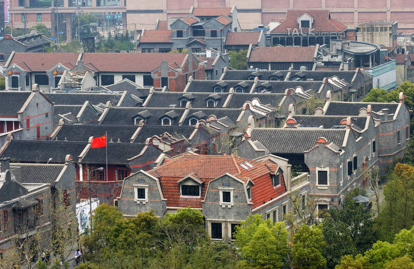 无人,家,横图,俯视,室外,白天,旅游,度假,名胜古迹,植物,标志建筑,地标,建筑,上海,中国,亚洲,遗迹,瓦片,房屋,屋顶,屋子,顶棚,瓦,古迹,文物,娱乐,建设,古建筑,楼房,住宅,树,树木,绿色,自然,享受,休闲,旅游胜地,放松,建造,生长,成长,申,黄浦区,古文明,东亚,屋瓦,黄陂南路,中共一大会址,上海市,中华人民共和国,沪,华东地区,彩图,高角度拍摄,房子,中国共产党第一次全国代表大会会址,shgcy1