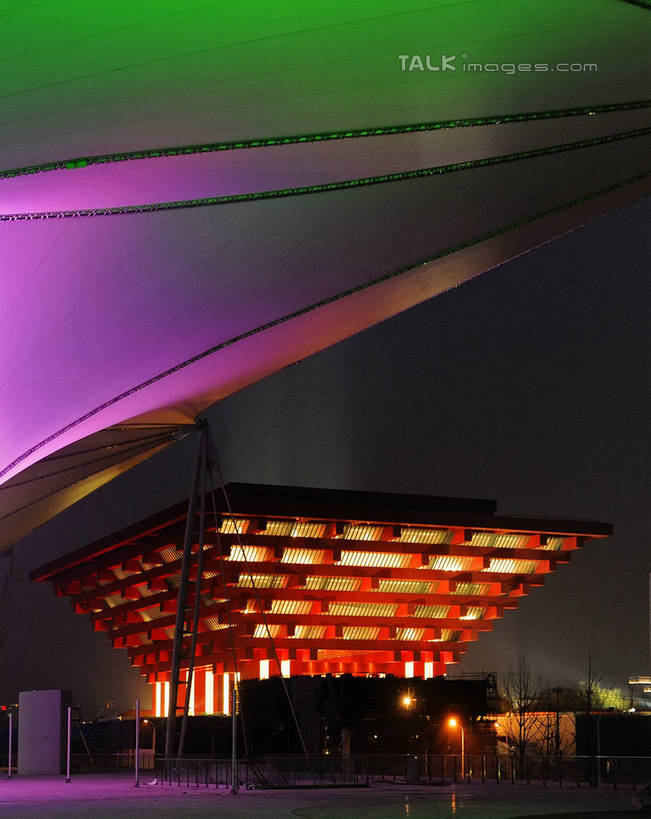 无人,竖图,彩色,室外,夜晚,仰视,度假,美景,城市风光,标志建筑,城市,地标,建筑,霓虹灯,夜景,上海,中国,亚洲,阴影,光线,影子,景观,灯光,七彩,娱乐,光源,建设,霓虹,灯,享受,休闲,上海世博馆,世博馆,世博轴,中国国家馆,上海世博会,世博,世博会,景色,放松,申,照明设备,中国馆,东亚,世博园,阳光谷,上海市,中华人民共和国,沪,华东地区,氖灯,彩图,低角度拍摄,shgcy1