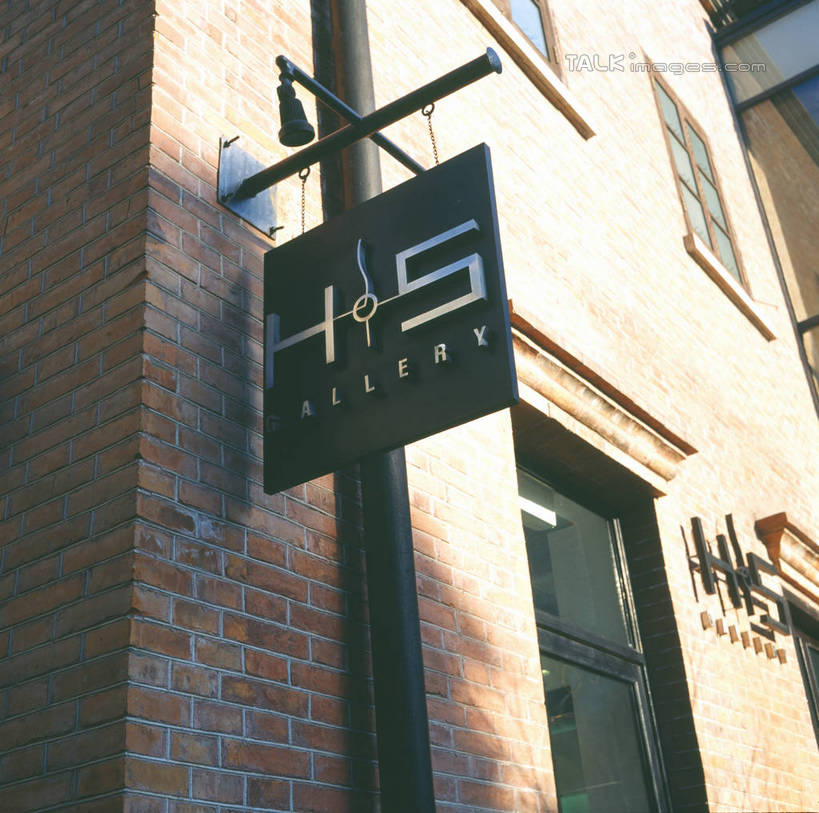 无人,家,横图,室外,白天,仰视,旅游,度假,标志建筑,地标,建筑,上海,中国,亚洲,阴影,光线,英文,标志,文字,影子,字符,字母,房屋,屋子,公寓,娱乐,标识,建设,洋房,楼房,住宅,阳光,享受,休闲,旅游胜地,放松,新天地,英文字母,申,卢湾区,东亚,上海市,中华人民共和国,沪,华东地区,上海新天地,彩图,低角度拍摄,房子,shgzq1