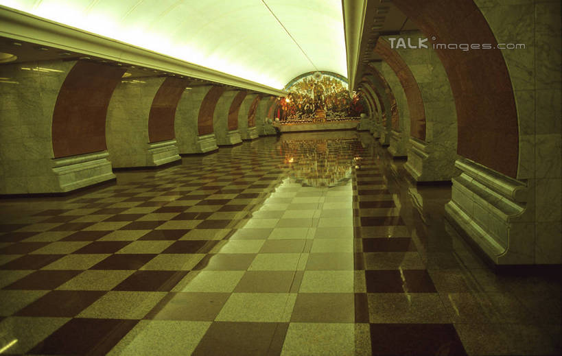 无人,横图,室内,白天,正面,旅游,度假,标志建筑,地标,建筑,照明,欧洲,俄罗斯,亚洲,阴影,光线,壁灯,瓷砖,地砖,方格,格子,影子,走道,走廊,过道,灯光,地面,首都,娱乐,建设,灯,灯具,享受,休闲,旅游胜地,放松,照亮,照明设备,红场,莫斯科,俄联邦,俄罗斯联邦,莫斯科州,五海之港,莫斯科红场,彩图,shgzq1