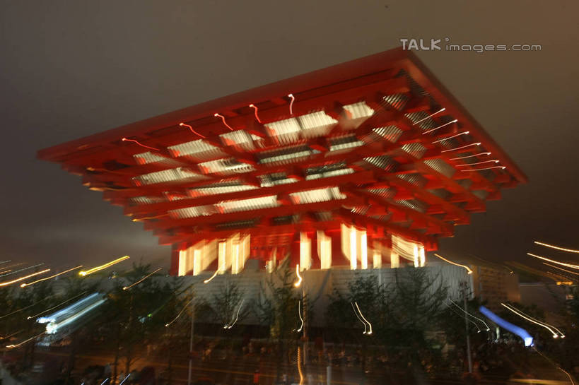 无人,横图,室外,夜晚,正面,旅游,度假,植物,标志建筑,道路,地标,建筑,路,路灯,夜景,公路,照明,上海,中国,亚洲,阴影,朦胧,模糊,光线,影子,灯光,交通,娱乐,建设,灯,树,树木,绿色,自然,享受,休闲,上海世博馆,世博馆,上海世博会,世博,世博会,旅游胜地,放松,生长,成长,照亮,申,照明设备,中国馆,东亚,世博园,上海市,中华人民共和国,沪,华东地区,中国世博馆,马路,彩图,shgzq1