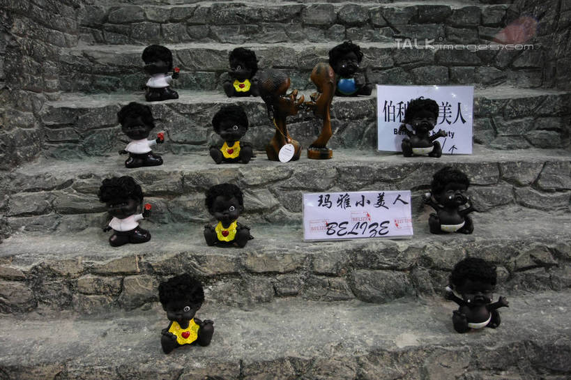 西方人,儿童,无人,横图,室内,白天,正面,旅游,度假,纯洁,楼梯,标志建筑,地标,建筑,雕塑,上海,欧洲,非洲,中国,黑人,欧洲人,亚洲,艺术,装饰,雕刻,雕像,娃娃,阶梯,许多人,娱乐,建设,台阶,小孩,工艺品,一群人,享受,休闲,上海世博馆,世博馆,上海世博会,世博,世博会,旅游胜地,放松,可爱,童年,童趣,纪念,美术,申,主题,陈列,童真,东亚,烂漫,无邪,非洲联合馆,世博园,上海市,中华人民共和国,沪,华东地区,功能,美学,天真,男孩,男人,男性,女孩,女人,女性,非洲人,彩图,全身,联合馆,男生,女生,shgzq1