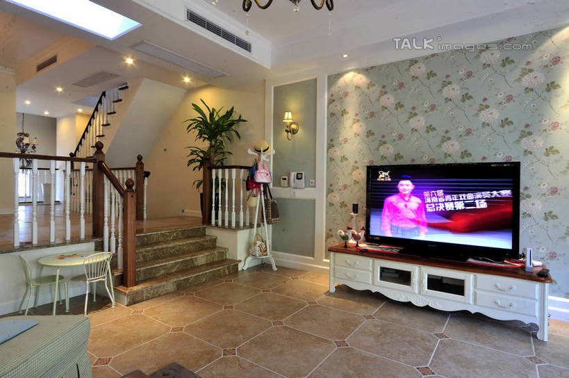 无人,家,客厅,栏杆,横图,室内,白天,正面,植物,壁纸,别墅,家具,楼梯,装修,建筑,电视,照明,上海,中国,欧式,亚洲,阴影,装饰,光线,扶手,盆栽,影子,房屋,阶梯,墙,屋子,公寓,灯光,盆景,豪华,建设,现代,装潢,洋房,护栏,楼房,顶灯,墙壁,墙面,台阶,住宅,灯,绿色,自然,灯具,室内装潢,生长,成长,样板房,明亮,照亮,申,起居室,舒适,家居装潢,照明设备,彩电,房屋设计,地中海风格,古典风格,简约风格,室内设计,宽敞,东亚,松江区,万科白马花园,上海市,中华人民共和国,沪,华东地区,样板房装潢,彩色电视机,显像管屏,显像管屏幕,客堂,设计,电视机,墙纸,彩图,房子,新桥镇,shlbh1