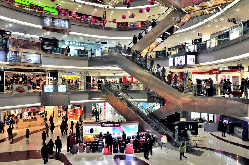 东方人,商店,站,走,横图,室内,白天,正面,购物,旅游,度假,消费,标志建筑,超市,地标,电梯,建筑,商场,上海,中国,亚洲,行人,游客,游人,阴影,服装,光线,影子,电动扶梯,灯光,自动扶梯,运输工具,许多人,注视,休闲装,黄种人,娱乐,建设,路人,旅客,衣服,扶,观察,看,站着,一群人,享受,休闲,休闲服,旅游胜地,放松,金融,百货,服饰,观看,申,察看,扶着,关注,选购,贸易,百货公司,东亚,长宁区,龙之梦购物中心,上海市,中华人民共和国,沪,华东地区,血拼,过客,男人,男性,年轻男性,年轻女性,女人,女性,亚洲人,步行,站立,走路,彩图,全身,购物商场,购物中心,商业中心,龙之梦,扶手电梯,升降设备,运输带,自动行人电梯,电扶梯,shlbh1