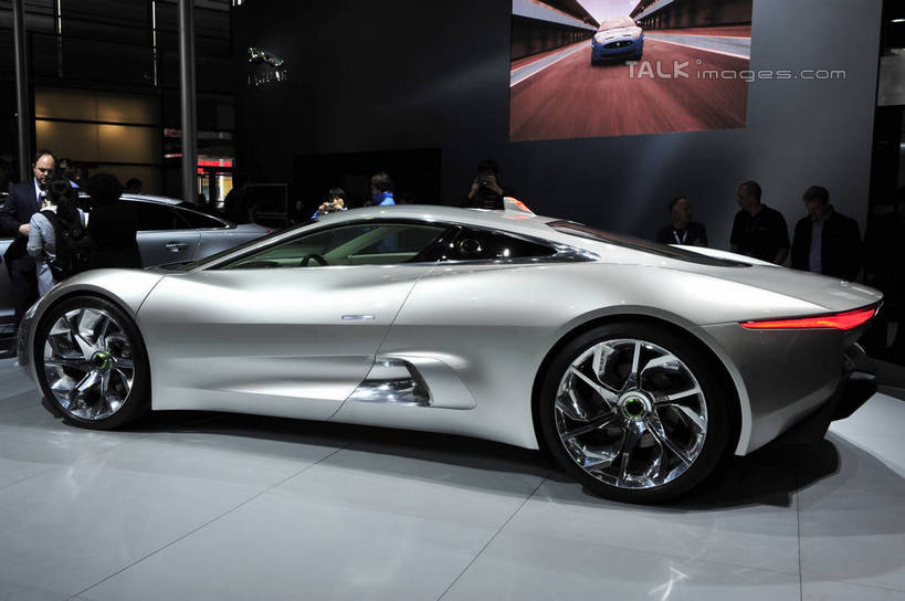 东方人,站,走,横图,室内,白天,正面,旅游,度假,窗户,标志建筑,地标,建筑,汽车,上海,中国,亚洲,一辆,行人,游客,游人,停靠,阴影,服装,光线,影子,灯光,银色,跑车,许多人,注视,休闲装,黄种人,娱乐,建设,浦东,路人,旅客,玻璃窗,车,衣服,车窗,交通工具,观察,看,站着,一群人,享受,休闲,休闲服,展示,旅游胜地,放松,服饰,观看,展览,车展,申,察看,关注,停泊,载具,捷豹,浦东新区,东亚,上海新国际博览中心,上海市,龙阳路,中华人民共和国,沪,华东地区,美洲虎,过客,男人,男性,年轻男性,亚洲人,步行,站立,走路,半身,彩图,汽车展览,积架,shlbh1