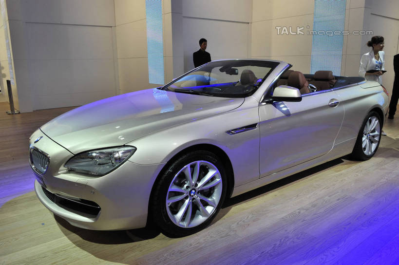 东方人,三个人,同事,商务人士,商务男性,商务女性,站,横图,室内,白天,正面,衬衫,旅游,度假,成功,合作,团队,集体,信心,标志建筑,地标,建筑,汽车,上海,中国,亚洲,一辆,停靠,阴影,套装,光线,影子,灯光,宝马,跑车,注视,黄种人,娱乐,建设,队伍,浦东,车,交通工具,观察,看,站着,享受,休闲,展示,旅游胜地,放松,观看,展览,车展,申,察看,领导,成就,关注,停泊,载具,商务装,合伙,领袖,敞篷跑车,工薪阶层,浦东新区,东亚,上海新国际博览中心,上海市,龙阳路,中华人民共和国,沪,华东地区,男人,男性,年轻男性,年轻女性,女人,女性,亚洲人,白领,上班族,站立,半身,彩图,衬衣,汽车展览,shlbh1