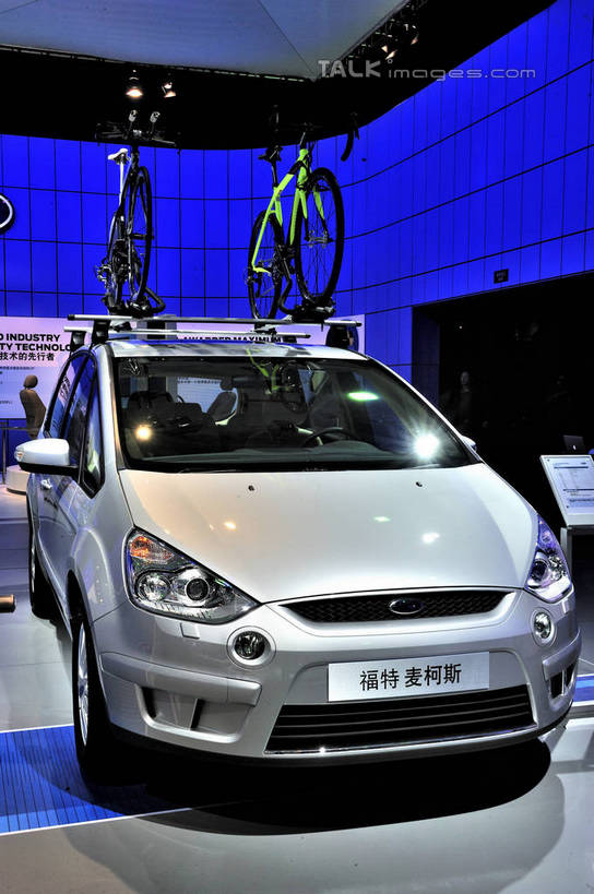 无人,竖图,室内,白天,正面,旅游,度假,窗户,标志建筑,地标,建筑,汽车,照明,上海,中国,亚洲,一辆,阴影,光线,影子,灯光,娱乐,建设,浦东,玻璃窗,车,灯,车窗,灯具,交通工具,轿车,享受,休闲,展示,旅游胜地,放松,展览,车展,照亮,申,照明设备,载具,浦东新区,东亚,上海新国际博览中心,福特汽车,上海市,龙阳路,前照灯,前大灯,车前灯,中华人民共和国,沪,华东地区,福特,彩图,汽车展览,shlbh1