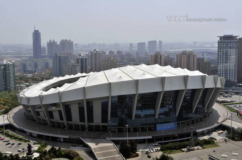 无人,体育馆,高楼大厦,运动场,横图,室外,白天,正面,度假,美景,植物,城市风光,标志建筑,城市,大厦,道路,地标,建筑,路,摩天大楼,公路,上海,中国,亚洲,阴影,光线,影子,景观,建筑群,交通,娱乐,建设,体育场,树,树木,蓝色,绿色,蓝天,天空,阳光,自然,天,享受,休闲,景色,放松,生长,晴朗,成长,申,东亚,上海体育馆,徐汇区,上海大舞台,华亭宾馆,上海市,万里无云,中华人民共和国,沪,华东地区,运动馆,晴空,晴空万里,马路,彩图,大楼,高层建筑,高楼,摩天楼,上海华亭宾馆,万人体育馆,shlbh1