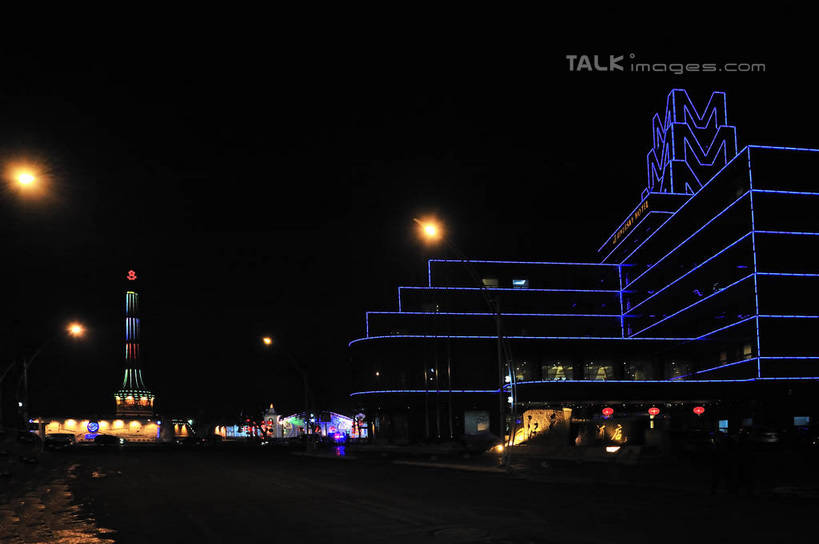 无人,宾馆,横图,室外,夜晚,仰视,度假,美景,城市风光,城市,路灯,夜景,照明,中国,亚洲,阴影,光线,影子,景观,灯光,娱乐,灯,享受,休闲,景色,放松,照亮,照明设备,东亚,吉林,吉林省,长春,长春市,中华人民共和国,省会,东北地区,吉,彩图,低角度拍摄,客店,客栈,旅店,旅馆,旅舍,汽车旅馆,shlyb1