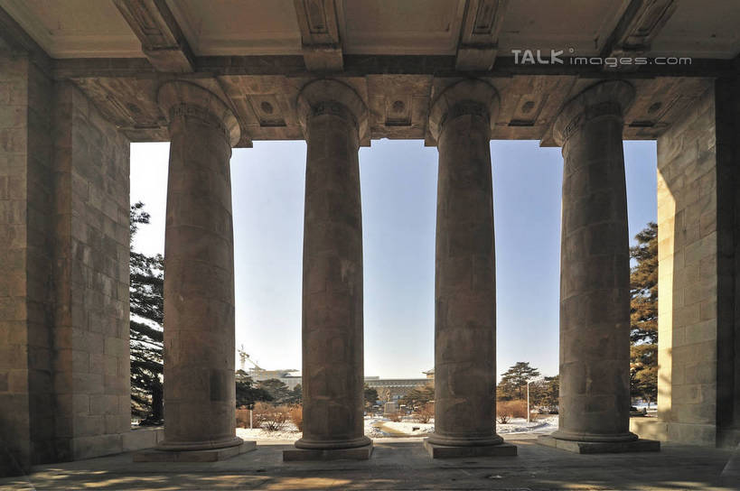 无人,横图,室外,白天,正面,度假,美景,雪,植物,大雪,城市风光,城市,中国,亚洲,一排,阴影,整齐,光线,影子,柱子,积雪,景观,雪景,冬季,冬天,娱乐,树,树木,排列,蓝色,绿色,蓝天,天空,阳光,自然,天,享受,休闲,景色,放松,寒冷,生长,晴朗,成长,队列,东亚,吉林,吉林省,长春,长春市,万里无云,中华人民共和国,省会,严寒,东北地区,吉,晴空,晴空万里,彩图,shlyb1