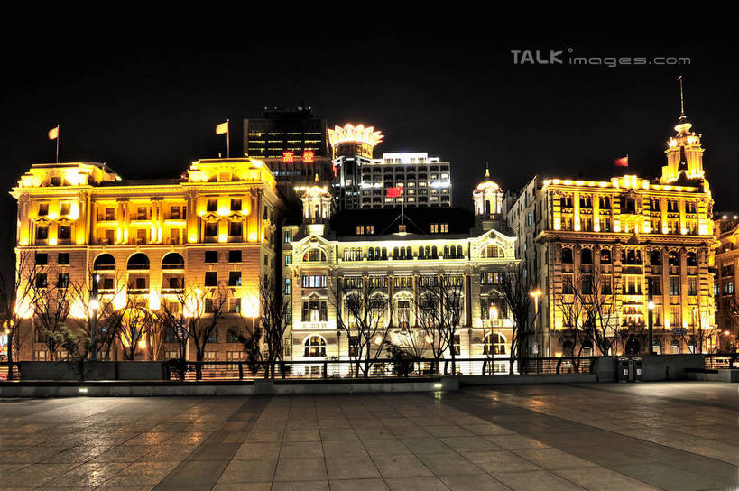 无人,高楼大厦,横图,室外,夜晚,正面,度假,美景,植物,城市风光,城市,大厦,道路,建筑,路,路灯,摩天大楼,夜景,公路,照明,上海,中国,亚洲,阴影,光线,影子,景观,灯光,交通,娱乐,建设,黄浦江,灯,树,树木,绿色,自然,外滩,享受,休闲,景色,放松,生长,成长,上海大厦,照亮,申,照明设备,黄浦区,浦西,东亚,万国建筑博览群,外滩万国建筑博览群,上海总会,亚细亚大楼,东风饭店,有利大楼,日清大楼,中国通商银行大楼,招商局大楼,大北电报公司大楼,浦东发展银行大楼,上海海关大楼,交通银行大楼,华俄道胜银行大楼,台湾银行大楼,麦加利银行大楼,友邦大厦,和平饭店南楼,和平饭店北楼,中国银行大楼,怡泰邮船大楼,正金大楼,怡和洋行大楼,东方大楼,英国领事馆,俄罗斯总领事馆,气象信号台,中山东一路,上海市,中华人民共和国,沪,华东地区,马路,彩图,大楼,高层建筑,高楼,摩天楼,黄埔滩,上海外滩,外黄埔滩,shlyb1