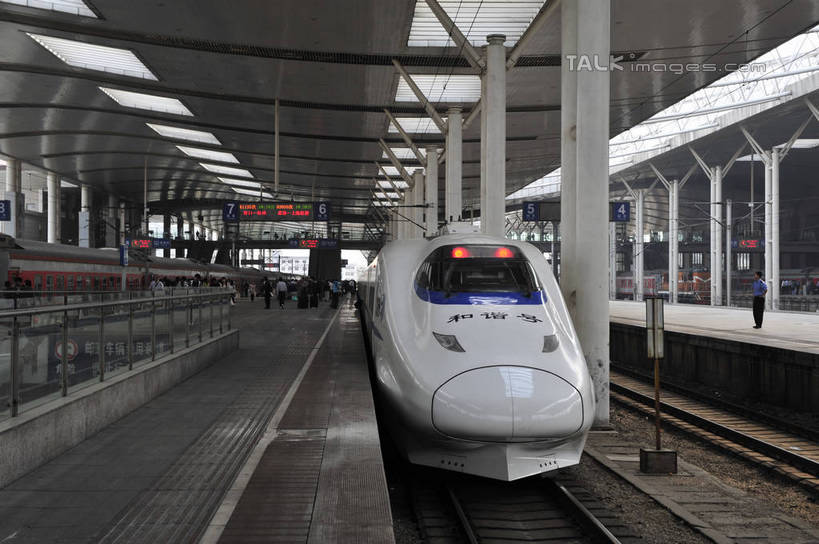 无人,横图,室内,白天,正面,度假,美景,城市风光,城市,地铁,路,铁路,照明,武汉,中国,亚洲,阴影,光线,影子,景观,灯光,轨道,轨道交通,交通,铁轨,娱乐,顶灯,灯,灯具,享受,休闲,景色,放松,运输,照亮,照明设备,东亚,湖北,湖北省,武汉市,中华人民共和国,省会,华中地区,鄂,彩图,地铁机动车,地下铁,轻轨,shlyb1