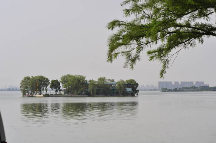 无人,横图,室外,白天,正面,旅游,度假,河流,美景,水,植物,中国,亚洲,阴影,波纹,光线,影子,河水,景观,水流,涟漪,娱乐,树,树木,蓝色,绿色,倒影,蓝天,水纹,天空,阳光,自然,波浪,天,享受,休闲,景色,放松,生长,晴朗,成长,倒映,自然风光,长江,东亚,万里无云,中华人民共和国,水晕,反照,母亲河,晴空,晴空万里,彩图,shlyb1