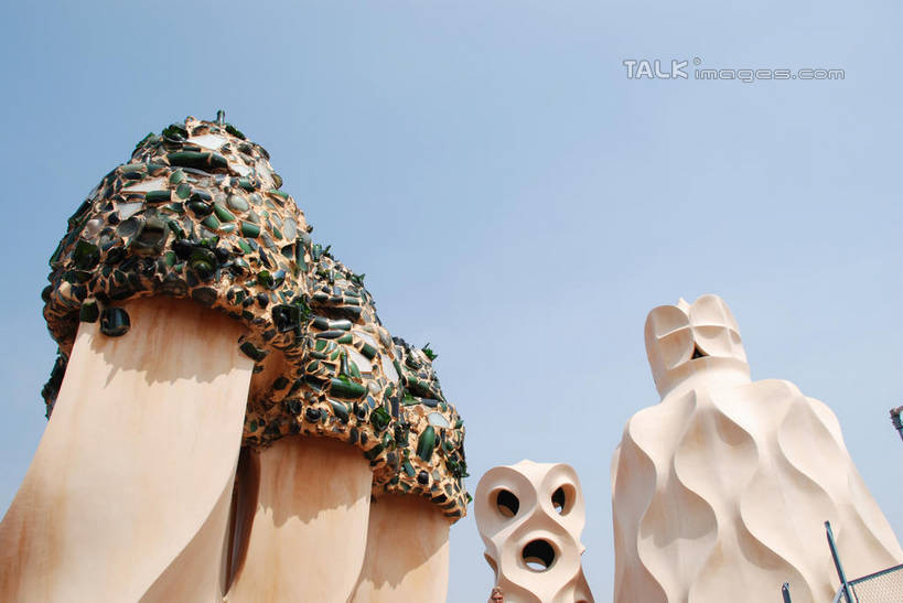 无人,家,横图,室外,白天,仰视,旅游,度假,美景,城市风光,城市,建筑,雕塑,西班牙,欧洲,巴塞罗那,阴影,艺术,装饰,光线,雕刻,雕像,影子,房屋,屋子,景观,公寓,面,娱乐,建设,洋房,楼房,米拉之家,住宅,蓝色,蓝天,天空,阳光,工艺品,天,享受,休闲,景色,放松,晴朗,纪念,美术,南欧,主题,陈列,格拉西亚大道,万里无云,首府,加泰罗尼亚,西班牙王国,功能,美学,晴空,晴空万里,彩图,低角度拍摄,房子,扩展区,shqxy1