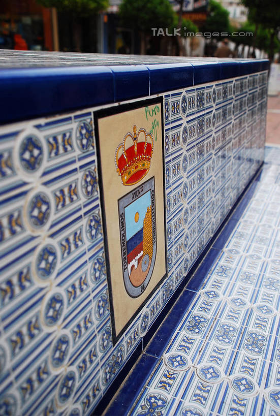 无人,公园,竖图,室外,白天,正面,度假,绘画,美景,植物,城市风光,城市,西班牙,欧洲,巴塞罗那,阴影,艺术,装饰,光线,影子,墙,景观,文化,娱乐,桂尔公园,壁画,墙壁,墙面,树,树木,绿色,阳光,自然,享受,休闲,景色,放松,生长,成长,华丽,修饰,点缀,南欧,首府,加泰罗尼亚,西班牙王国,衬托,美观,雅致,雅观,画画,彩图,shqxy1