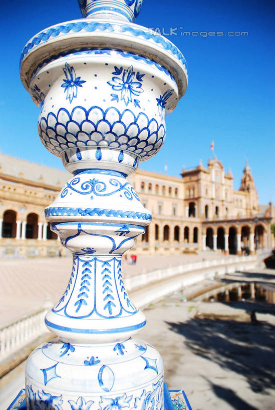 无人,宫殿,竖图,室外,白天,正面,度假,美景,城市风光,城市,雕塑,西班牙,欧洲,阴影,艺术,装饰,光线,雕刻,雕像,影子,堡垒,城堡,景观,娱乐,安达卢西亚,塞维利亚,西班牙广场,蓝色,蓝天,天空,阳光,工艺品,天,享受,休闲,景色,放松,晴朗,纪念,美术,宫廷,要塞,南欧,主题,安达鲁西亚,陈列,万里无云,首府,西班牙王国,功能,美学,王宫,安达卢西亚自治区,设防,晴空,晴空万里,彩图,皇宫,shqxy1