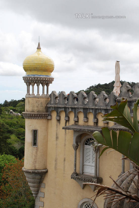 无人,宫殿,竖图,室外,白天,正面,旅游,度假,石头,名胜古迹,植物,标志建筑,地标,建筑,葡萄牙,欧洲,阴影,遗迹,光线,石子,影子,墙,云,云朵,首都,云彩,古迹,文物,娱乐,建设,古建筑,里斯本,佩纳宫,辛特拉,墙壁,墙面,树,树木,蓝色,绿色,白云,蓝天,天空,阳光,自然,天,享受,休闲,旅游胜地,放松,生长,晴朗,成长,宫廷,南欧,古文明,王宫,葡萄牙共和国,石块,晴空,彩图,皇宫,shqxy1