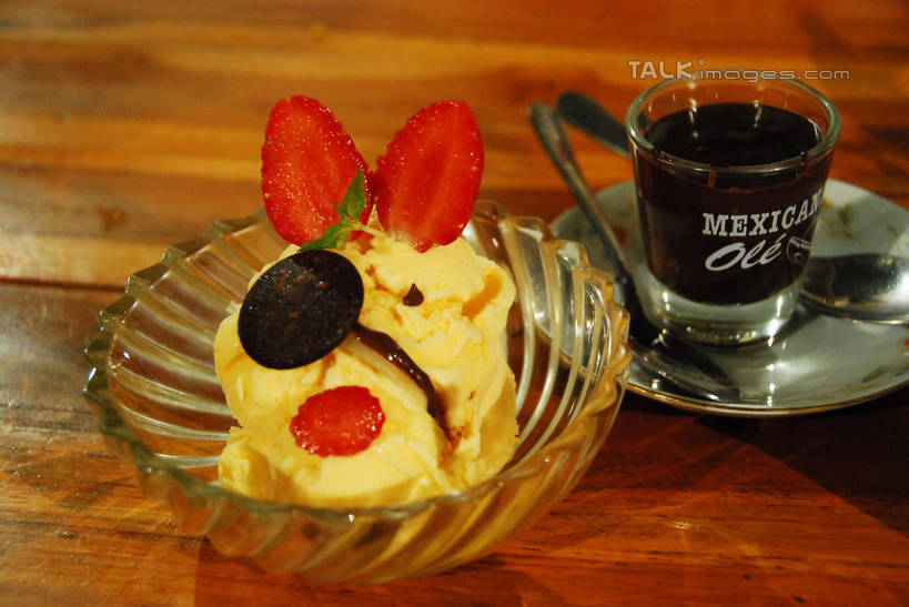 咖啡,无人,横图,俯视,室内,特写,白天,幸福,餐桌,桌子,草莓,浆果,杯子,餐具,水果,玻璃,阴影,新鲜,反射,瓷器,碟子,盘,影子,生食,食品,冰激凌,果实,咖啡杯,陶瓷制品,清凉,娱乐,玻璃制品,食物,饮料,盘子,容器,碟,碗,冷饮,享受,休闲,舒服,温馨,冰淇淋,放松,乐趣,有机食品,绿色食品,餐台,储藏,解暑,提神,舒适,储存,解渴,瓷杯,醒脑,雪糕,舒爽,软饮料,冰糕,消暑,洋莓,水果皇后,红莓,地莓,彩图,高角度拍摄,贮存,shqxy1