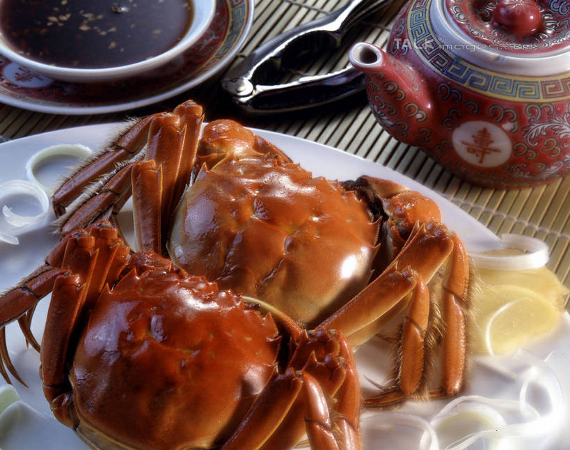 蟹,无人,横图,俯视,室内,特写,白天,烹饪,中餐,幸福,餐桌,茶,桌子,杯子,餐具,阴影,朦胧,模糊,反射,螃蟹,碟子,壶,盘,影子,陶瓷,茶叶,料理,食品,陶瓷制品,娱乐,菜肴,美食,水壶,食物,盘子,茶壶,容器,水杯,碟,享受,休闲,温馨,中式,放松,乐趣,佳肴,餐台,提神,舒适,毛蟹,醒脑,大闸蟹,河蟹,甲壳动物,中华绒螯蟹,茶杯,彩图,高角度拍摄,shrj1