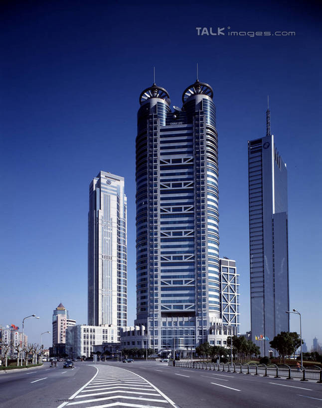 无人,竖图,室外,白天,正面,度假,美景,植物,城市风光,标志建筑,城市,道路,地标,建筑,路,公路,上海,中国,亚洲,阴影,光线,影子,景观,建筑群,交通,娱乐,建设,浦东,树,树木,蓝色,绿色,蓝天,天空,阳光,自然,天,享受,休闲,景色,放松,生长,晴朗,成长,申,金融中心,陆家嘴,陆家嘴金融贸易区,浦东新区,东亚,平安金融大厦,上海市,万里无云,中华人民共和国,沪,华东地区,晴空,晴空万里,马路,彩图,中国平安金融大厦,shrj1