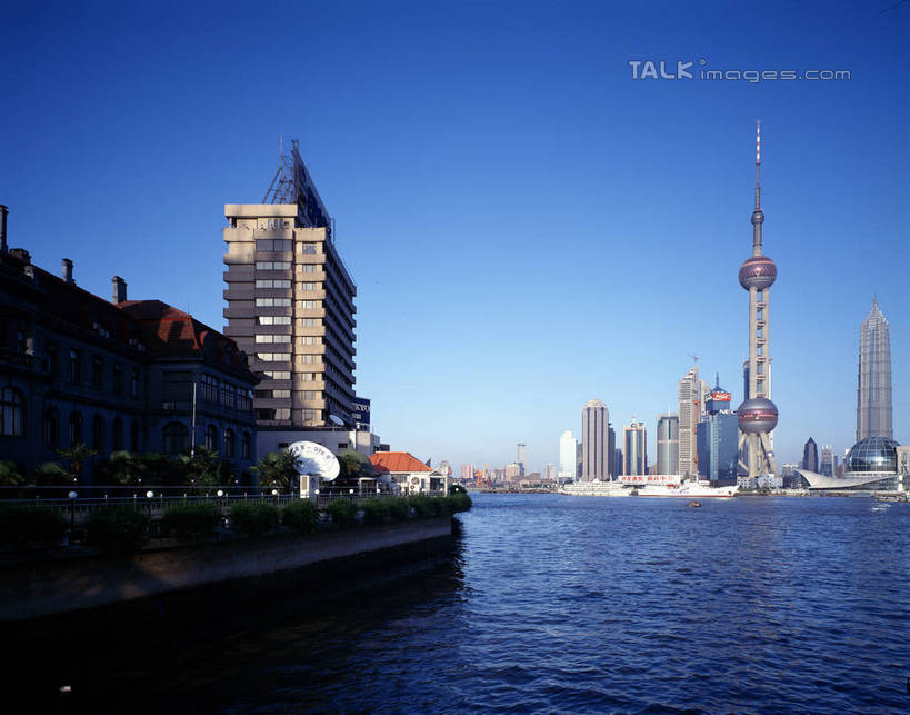 无人,高楼大厦,横图,室外,白天,正面,度假,河流,美景,水,城市风光,标志建筑,城市,大厦,地标,建筑,摩天大楼,上海,中国,亚洲,河水,景观,水流,建筑群,娱乐,建设,东方明珠,黄浦江,金茂大厦,浦东,蓝色,蓝天,天空,外滩,天,享受,休闲,景色,放松,环球金融中心,晴朗,申,电视塔,柏悦酒店,国际贸易金融中心,合生国际大厦,花旗集团大厦,金融中心,陆家嘴,陆家嘴金融中心,浦东新区,上海环球金融中心,香格里拉酒店,震旦国际大楼,东亚,东方明珠电视塔,上海市,万里无云,中华人民共和国,沪,华东地区,晴空,晴空万里,彩图,大楼,高层建筑,高楼,摩天楼,黄埔滩,上海外滩,外黄埔滩,shrj1