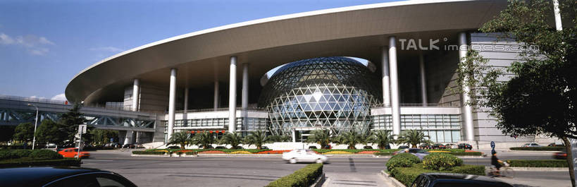 无人,横图,全景,室外,白天,正面,度假,美景,植物,城市风光,标志建筑,城市,道路,地标,建筑,路,公路,上海,中国,亚洲,阴影,环保,光线,图形,影子,景观,云,云朵,建筑群,防护,交通,几何,云彩,娱乐,建设,浦东,树,树木,蓝色,绿色,白云,蓝天,天空,阳光,自然,天,享受,休闲,球体,景色,放松,生长,晴朗,成长,申,美好,美妙,数学,间隔,国际会展中心,浦东新区,东亚,上海市,中华人民共和国,沪,华东地区,美观,雅观,绿篱,生篱,树篱,植篱,晴空,马路,彩图,几何图形,立体几何,立体图形,上海国际会展中心,shrj1