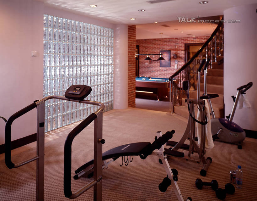 无人,家,栏杆,横图,室内,白天,正面,别墅,窗户,家具,楼梯,落地窗,装修,建筑,欧式,装饰,扶手,房屋,阶梯,屋子,公寓,豪华,运动器械,建设,现代,装潢,洋房,护栏,楼房,玻璃窗,台阶,住宅,室内装潢,健身器械,样板房,明亮,舒适,家居装潢,健身器材,房屋设计,地中海风格,古典风格,简约风格,室内设计,宽敞,健身车,样板房装潢,设计,彩图,房子,运动器材,跑步机,shrj1