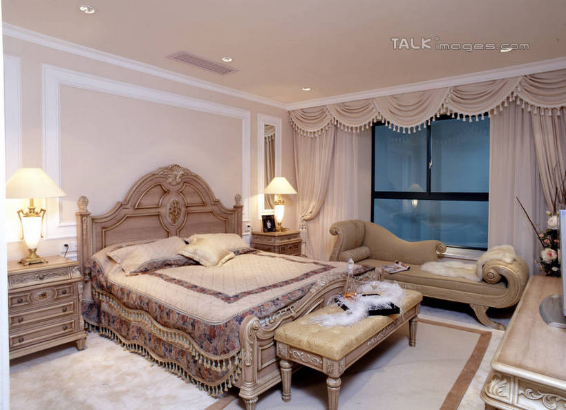 无人,家,横图,室内,白天,正面,别墅,窗户,窗帘,床,地毯,家具,靠垫,台灯,卧室,装修,建筑,椅子,照明,欧式,阴影,装饰,编织,光线,影子,手工艺品,房屋,双人床,屋子,公寓,灯光,床单,靠枕,织物,豪华,被子,建设,现代,装潢,洋房,楼房,顶灯,玻璃窗,住宅,灯,帘子,工艺品,灯具,垫子,室内装潢,枕头,遮阳,华丽,修饰,样板房,明亮,照亮,点缀,舒适,被单,贵妃椅,家居装潢,照明设备,房屋设计,地中海风格,古典风格,简约风格,室内设计,宽敞,样板房装潢,衬托,美观,雅致,雅观,设计,彩图,房子,睡房,卧房,贵妃榻,shrj1