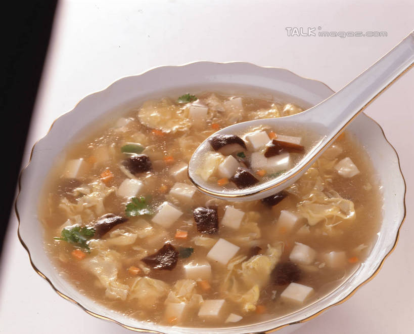 豆腐,无人,横图,俯视,室内,特写,白天,烹饪,中餐,餐桌,桌子,蔬菜,阴影,新鲜,反射,影子,勺子,陶瓷,菌菇,浓汤,汤,料理,食品,陶瓷制品,菌类,羹,木耳,菜肴,美食,食物,一个,容器,调羹,汤匙,碗,中式,食用菌,摄影,佳肴,有机食品,绿色食品,影棚,单个,餐台,储藏,黑木耳,真菌,豆制品,储存,豆腐羹,光木耳,彩图,高角度拍摄,影棚拍摄,拍摄,贮存,shrj1