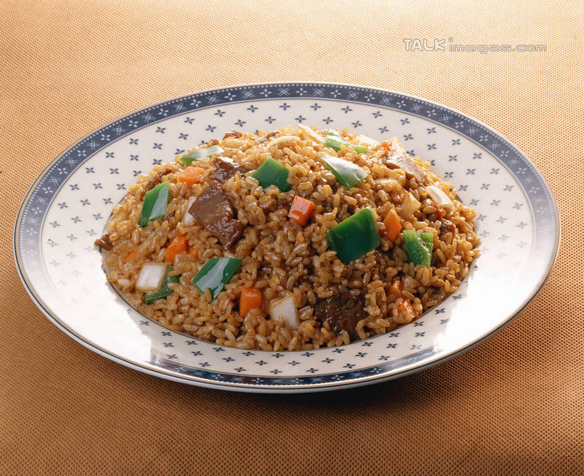 米饭,无人,横图,俯视,室内,特写,白天,烹饪,中餐,玉米,植物,餐桌,桌子,豆,餐具,阴影,反射,棒子,碟子,盘,影子,大白菜,豆类,豆子,玉蜀黍,炒饭,调料,肉,牛肉,料理,食品,饭,调味品,调味料,白菜,酱油,菜肴,美食,肉类,食物,盘子,碟,中式,佳肴,餐台,苞米,五谷,苞芦,肉食,豆科,苞谷,包谷,大蜀黍,番麦,薏米包,玉高粱,玉麦,珍珠米,胶菜,镳菜,青大豆,豉油,青豆,彩图,高角度拍摄,酱油炒饭,shrj1