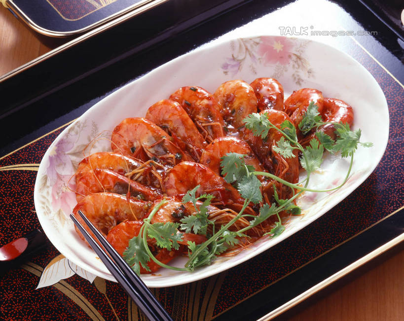 海鲜,无人,横图,俯视,室内,特写,白天,烹饪,中餐,餐桌,筷子,桌子,蔬菜,餐具,阴影,新鲜,反射,碟子,盘,影子,陶瓷,香菜,料理,食品,陶瓷制品,基围虾,文化,传统,水产,菜肴,美食,海洋生物,食物,盘子,容器,碟,碗,中式,佳肴,有机食品,绿色食品,餐台,储藏,礼节,储存,水生动物,海产品,礼仪,水生物,海底动物,胡菜,香荽,原荽,园荽,芫荽,胡荽,莞荽,芫茜,芫蓿,莚葛草,莚荽菜,刀额新对虾,麻虾,新对虾,进餐用具,彩图,高角度拍摄,贮存,shrj1