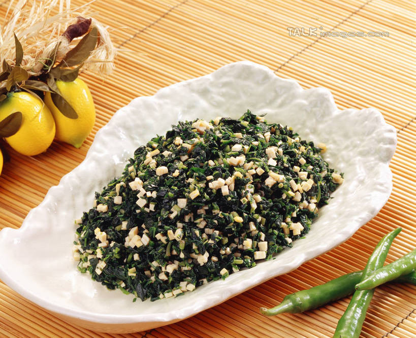 豆腐,无人,横图,俯视,室内,特写,白天,烹饪,中餐,餐桌,桌子,柠檬,蔬菜,水果,阴影,新鲜,反射,影子,青椒,生食,料理,食品,果实,蔬果,豆腐干,菜肴,美食,食物,中式,佳肴,有机食品,绿色食品,餐台,豆干,豆制品,大椒,马兰,菜椒,益母果,柠果,甜椒,柿子椒,灯笼椒,彩图,高角度拍摄,豆腐干炒马兰头,香干炒马兰头,干子,素火腿,红梗菜,鸡儿菜,马莱,马兰头,马郎头,shrj1